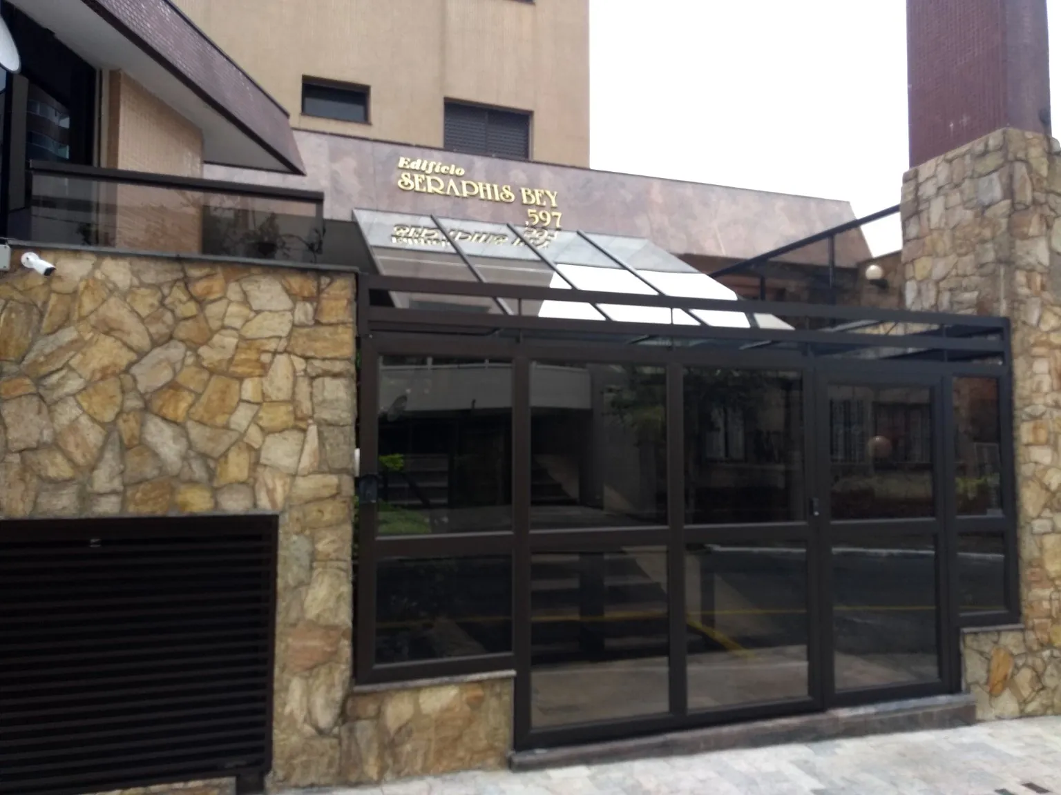Estrutura e cobertura em área comum